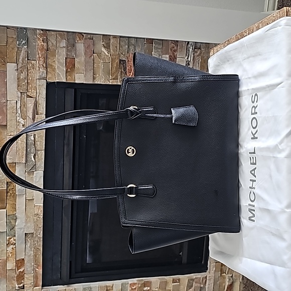 Handbags - Michael Kors Tote